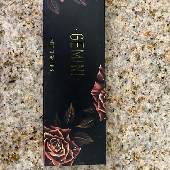 Melt Cometics Gemini Palette - Picture 1 of 3